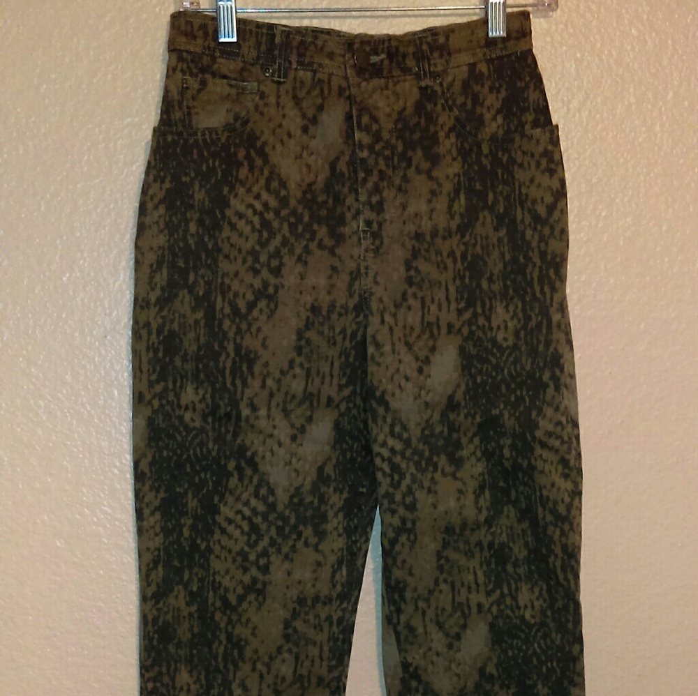 Gloria Vanderbilt snake print pants